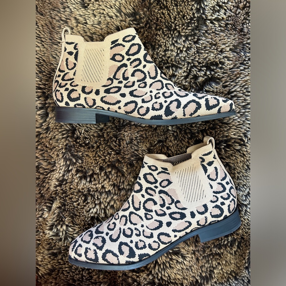 Leopard Print Chelsea Boots in Beige and Black Rockabilly Men’s 9
